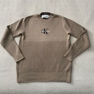 Mens Calvin Klein Jeans beige crew neck sweater in size M.